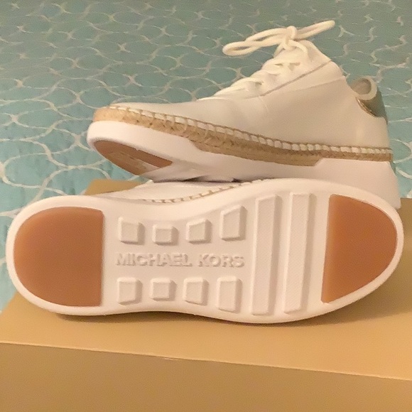 NWT Michael Kors Finch Lace Up Canvas White PL Gold  Size 5,5 M - Picture 5 of 5